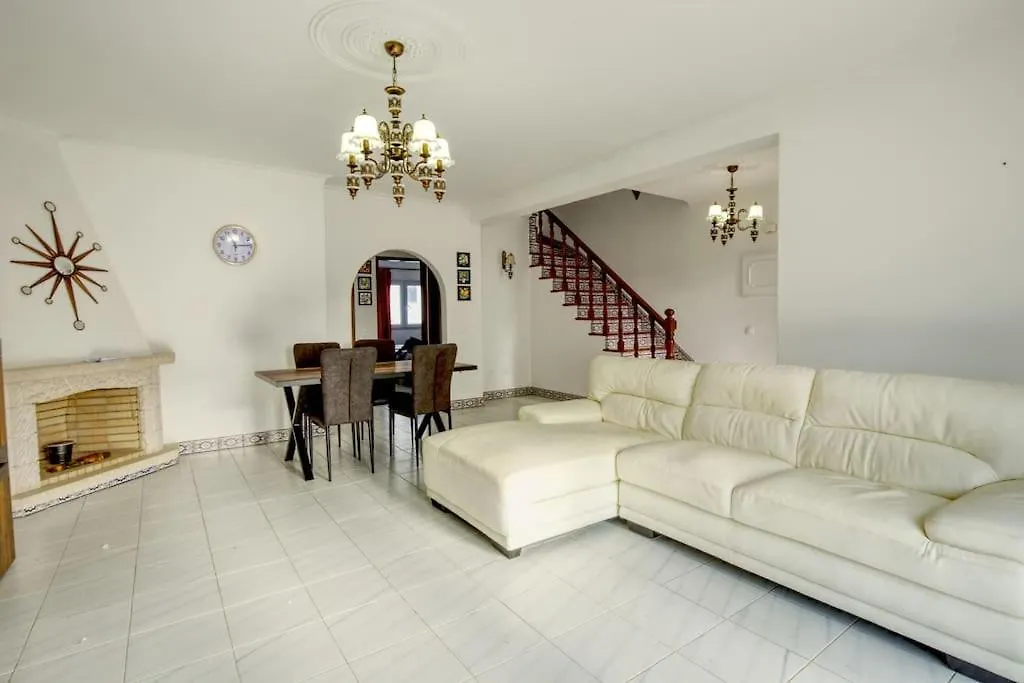 Townhouse In Quarteira Villa