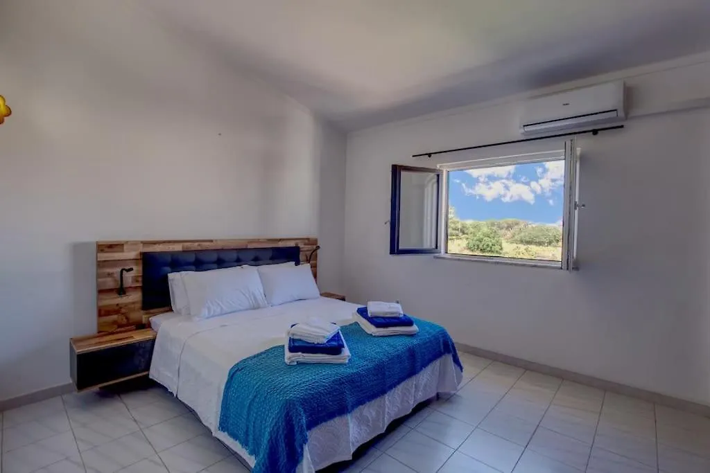 Townhouse In Quarteira Villa