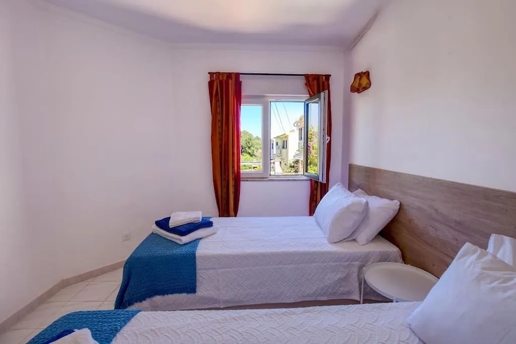 Townhouse In Quarteira Villa