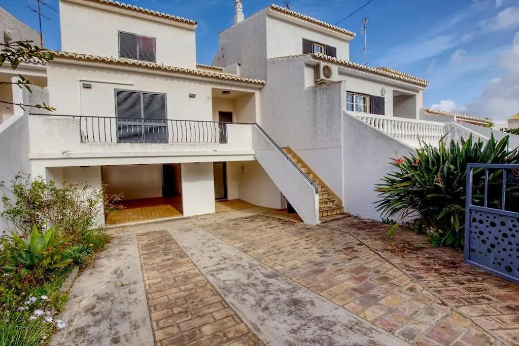Townhouse In Quarteira Villa