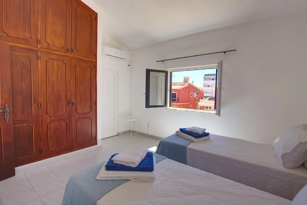 Townhouse In Quarteira Villa