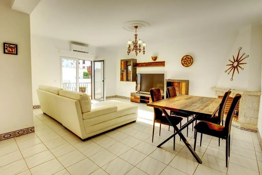 Villa Townhouse In Quarteira